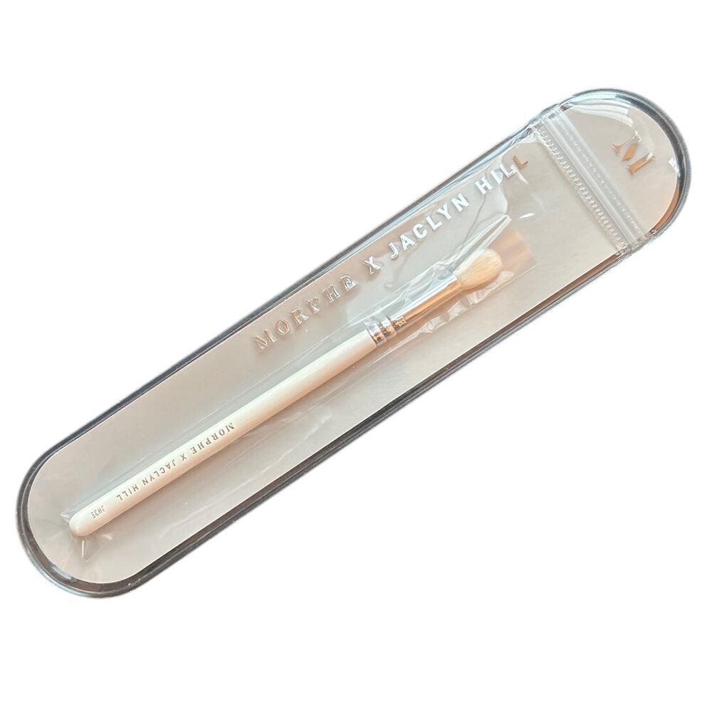 Jaclyn Hill Morphe X Upper Crease Brush JH35